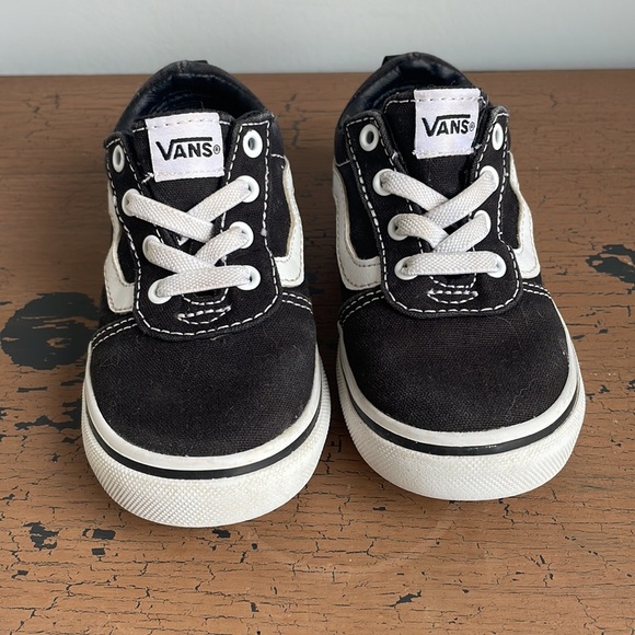 Vans Old Skool Shoes Sneakers Toddler Size 7 Black and White Lace Up - Picture 2 of 8